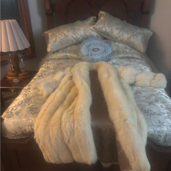 White Arctic Fox Coat - Picture 8 of 10